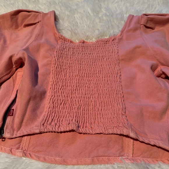 NWT Levi’s  pink slim cropped fit top - Picture 3 of 6